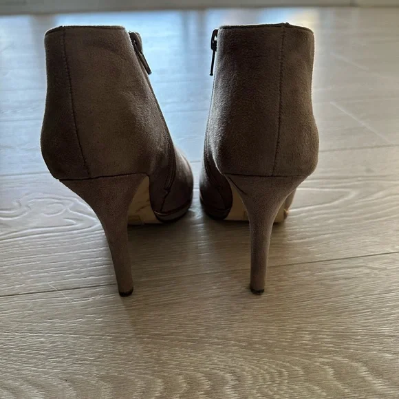 Call it Spring Heels - Picture 5 of 8